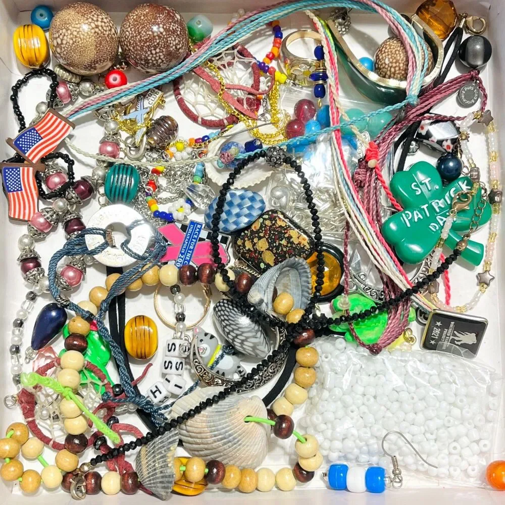 VTG - Now Repurpose Junk Jewelry Rhinestone Beads DIY Craft Supplies Box 1#10.8